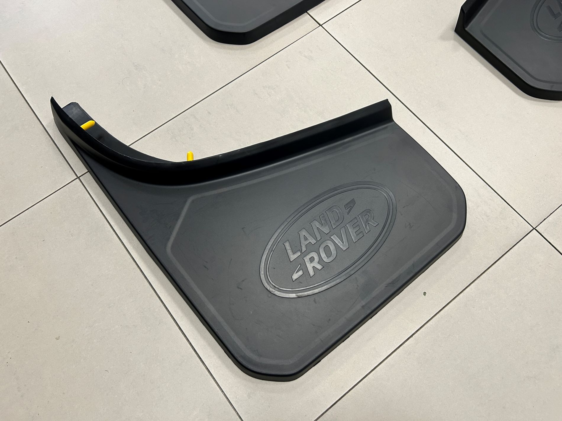 Defender 110 3.0d i6 mhev SE awd 200cv auto - Autoviemme